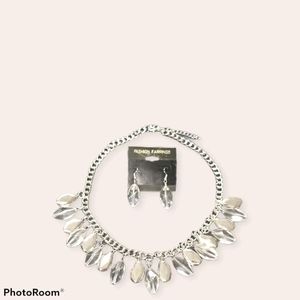 Women's necklace set